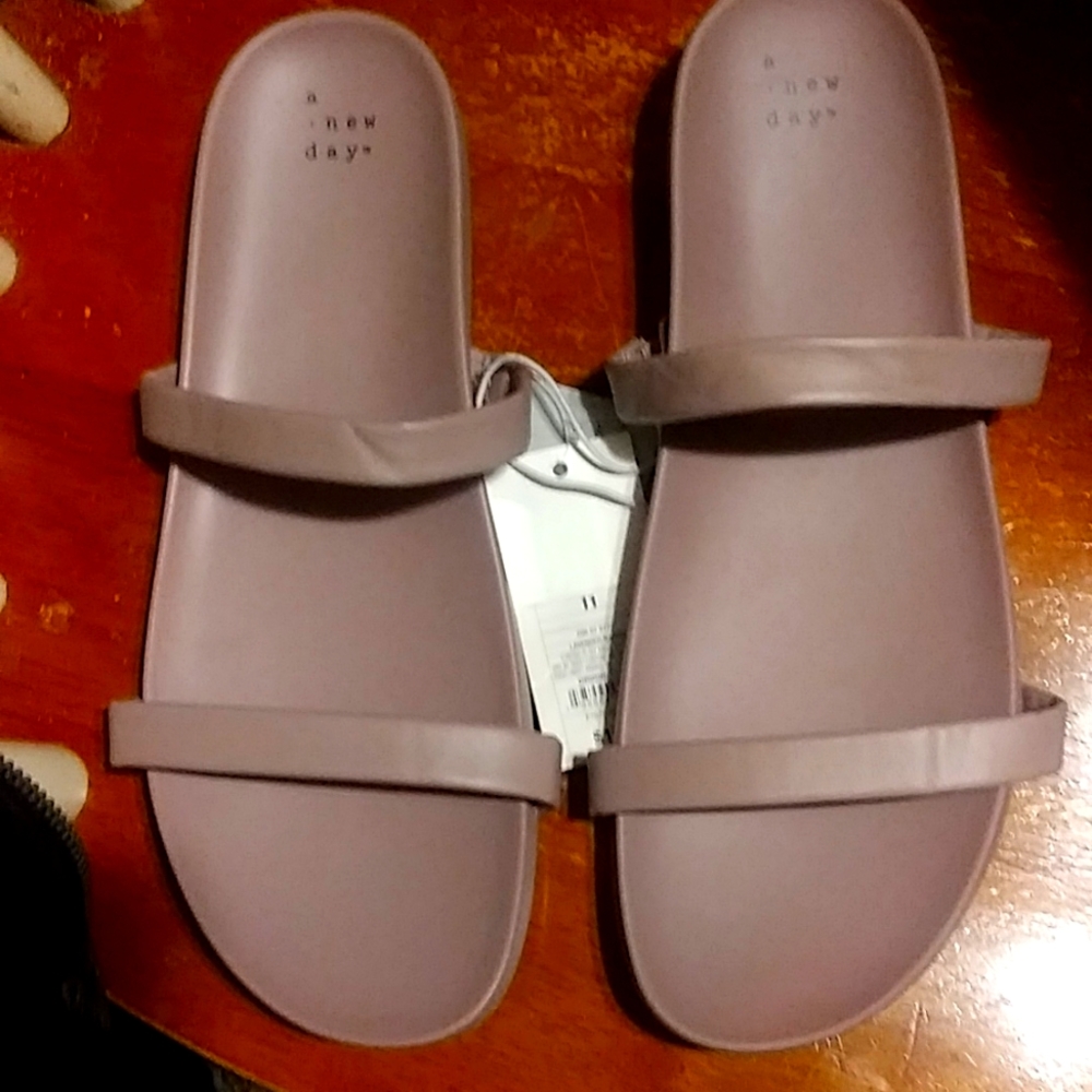NWT a new day Size 11 Sandals.  Z1